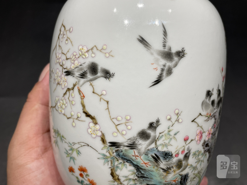 民国 粉彩月月见喜图灯笼瓶 - 图6